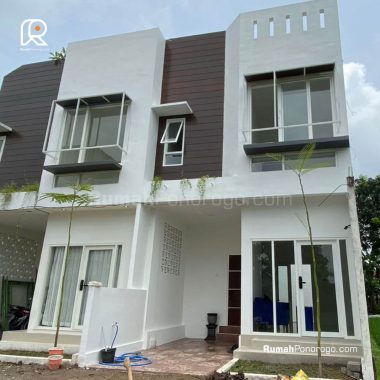 16. Rumah Ponorogo Mewah, Elit di Perumahan Ponorogo Kota 16. Rumah Ponorogo Mewah, Elit di Perumahan Ponorogo Kota